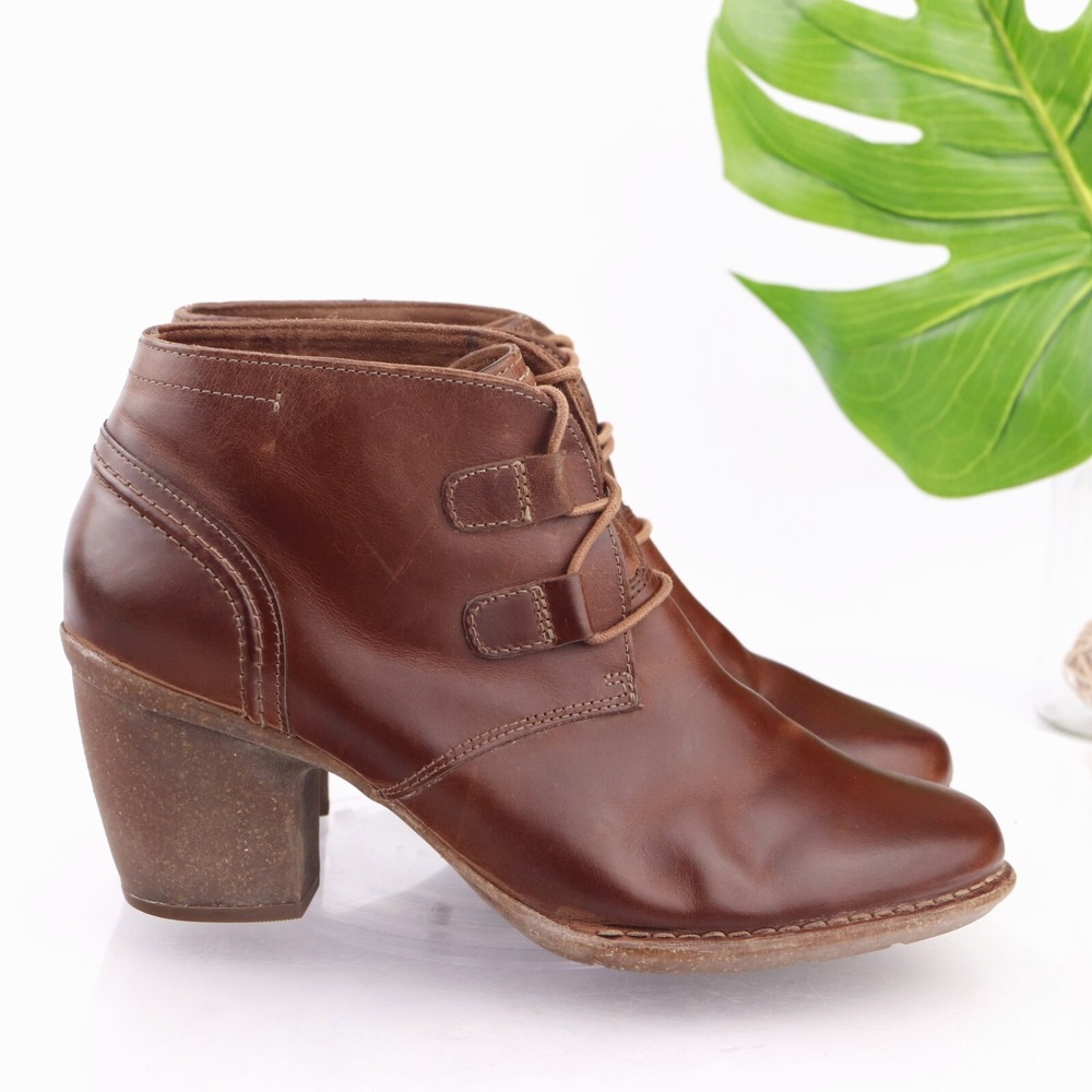 Clarks Womens Carleta Lyon Boots Size 11 Brown Leather Lace Up Block Heel Bootie